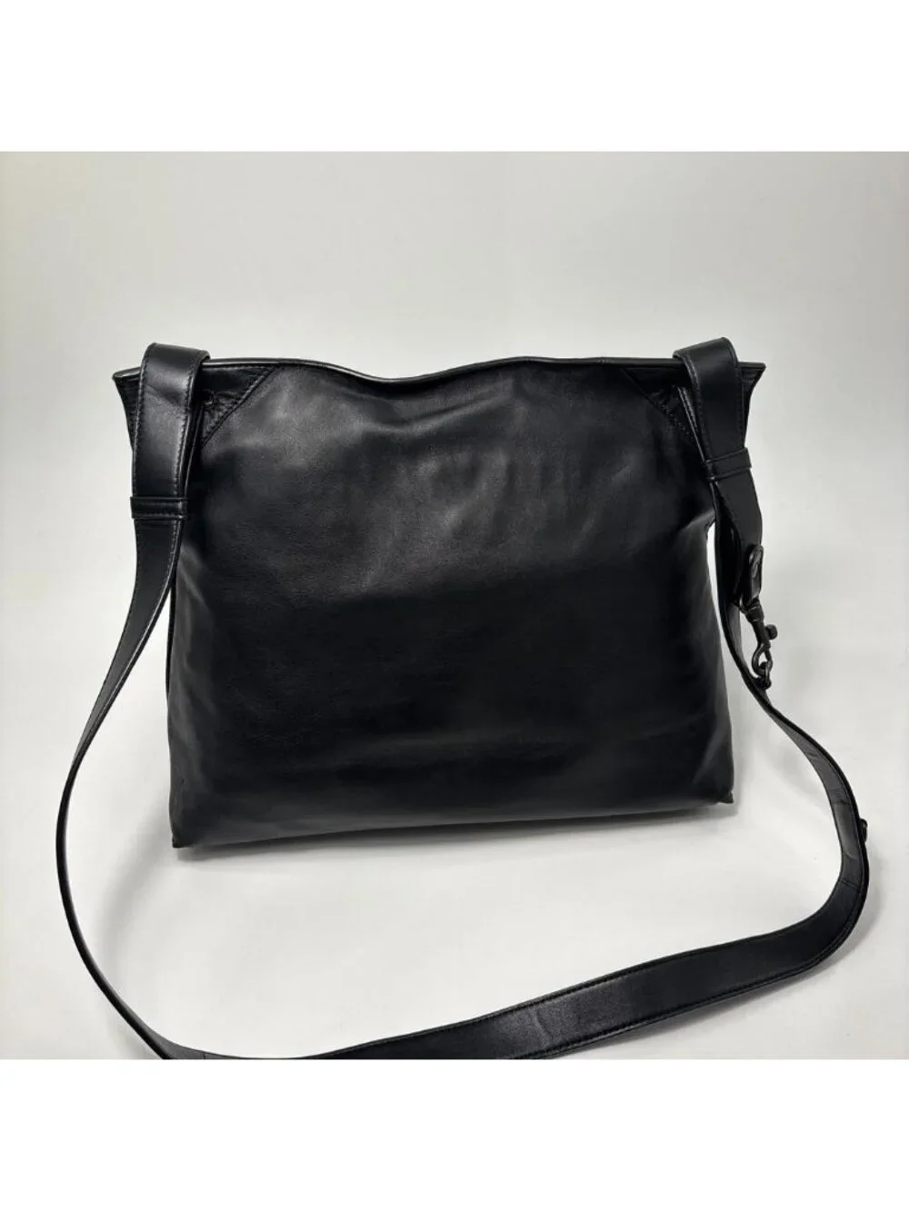 Bottega Veneta Super Shoulder Bag Leather Intrecciato Black